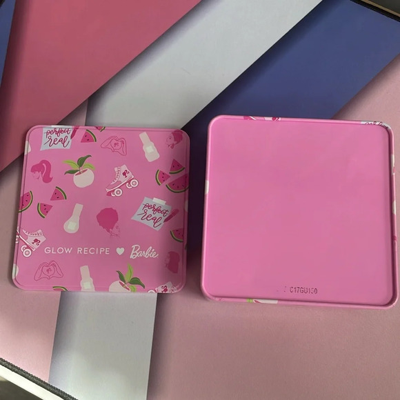 Glow Recipe x Barbie metal box and lid - Picture 3 of 4